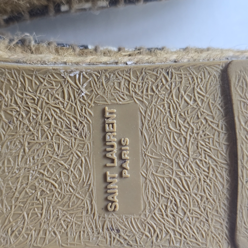 Saint Laurent Tan Textured Sole - Picture 8 of 10